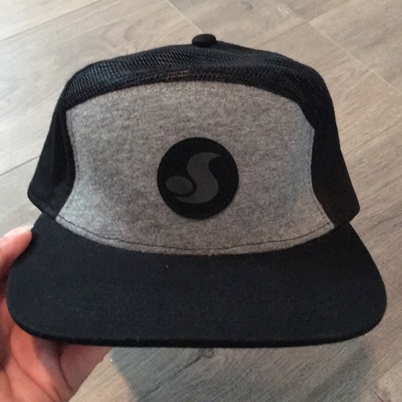 dvs hat